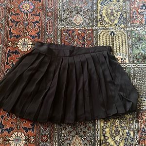 Cute black, pleated skirt, mini size medium